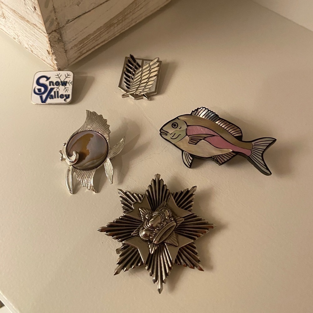 Lot of 5 Vintage Brooches Pins.   Snow Valley, Fish, Attack On Titan Brooch